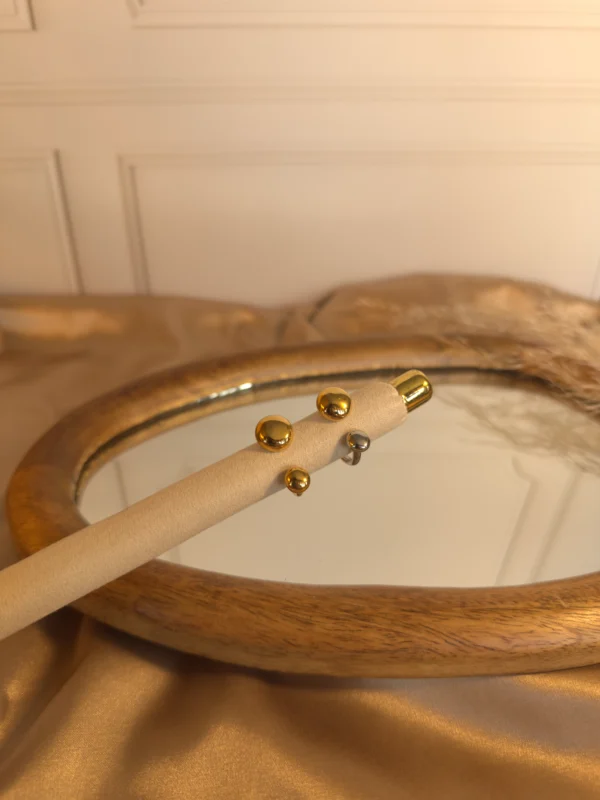 Anillo de dos clavos